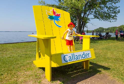 Celebrating Canada Day during FunFest 2019: Trying Callander's yellow chair
